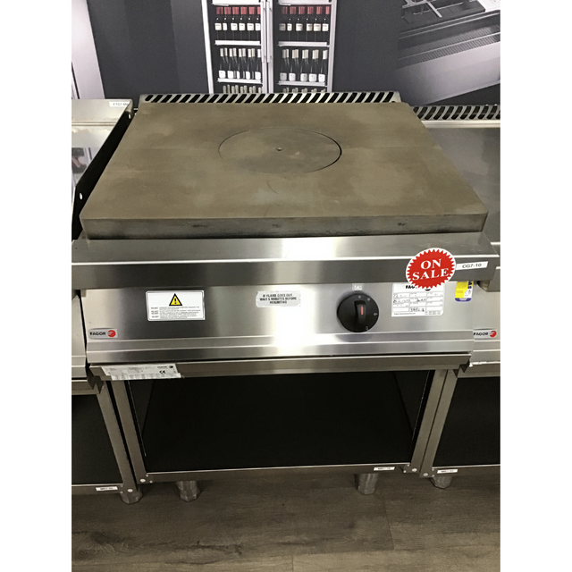 Ex-Showroom: Fagor 700 series natural gas cast iron solid top - CG7-10-VIC627
